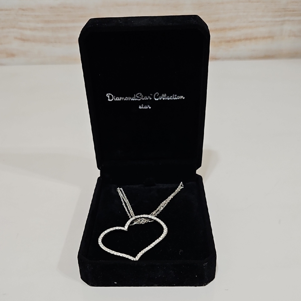 Diamond Star Collection Silver Open Heart Pendant Necklace